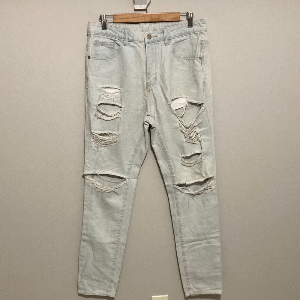 Women’s Light Wash Distressed Jeans, Size 32